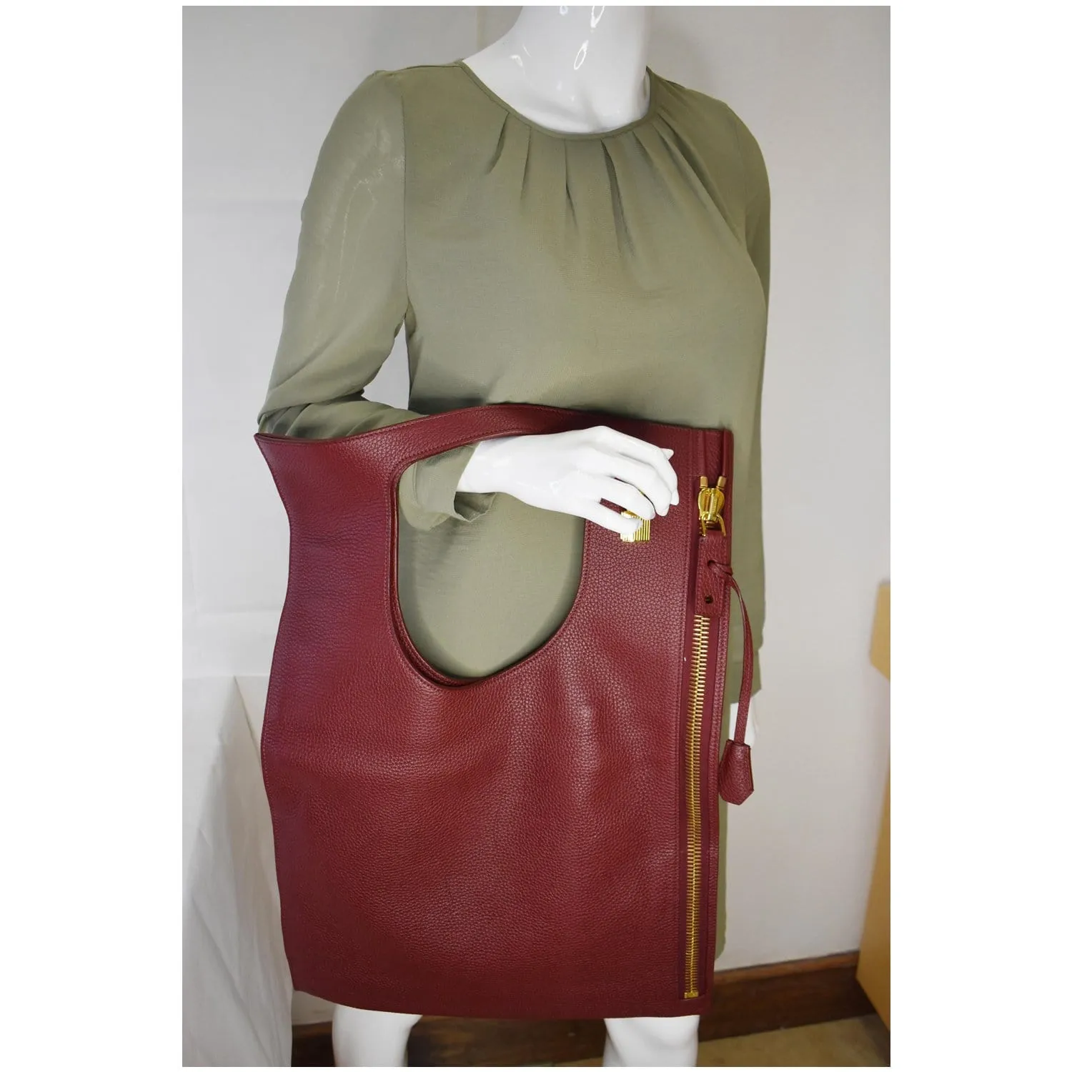 TOM FORD Alix Padlock Zip Fold-over Leather Shoulder Bag Red