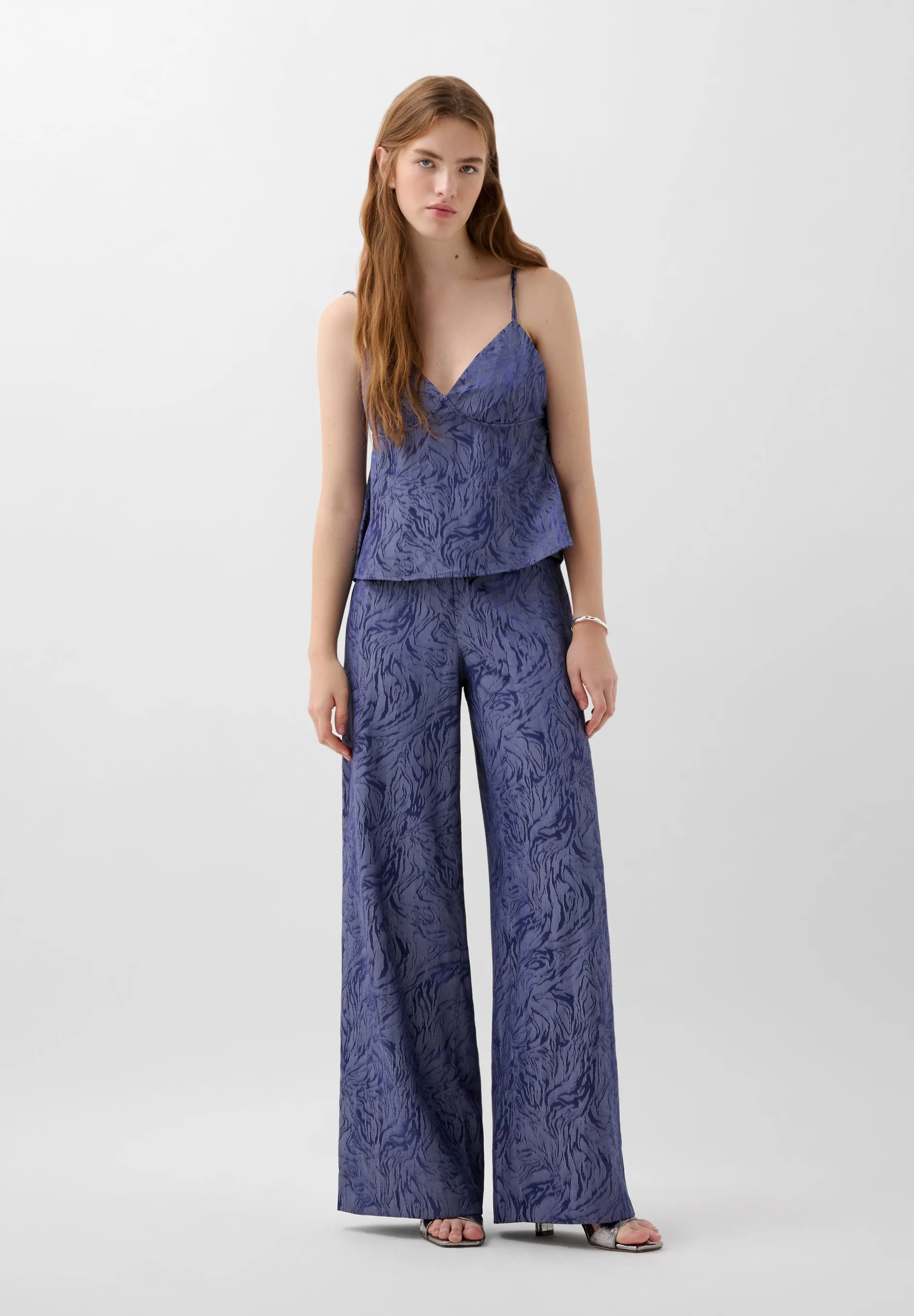 TOP EM JACQUARD DE ALÇAS CRUZADAS