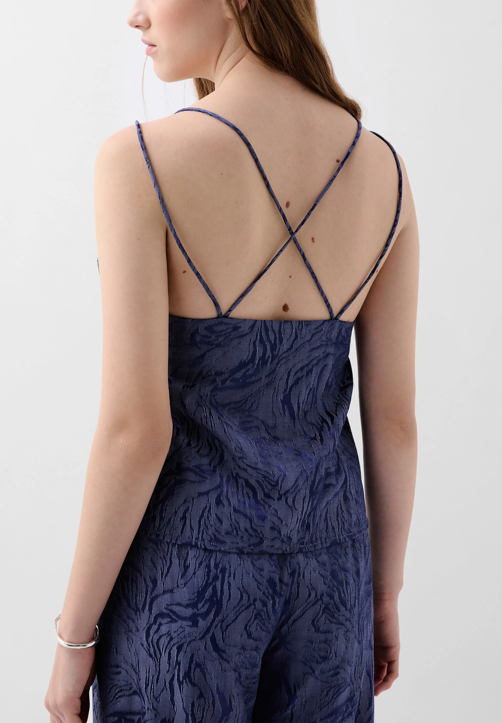 TOP EM JACQUARD DE ALÇAS CRUZADAS