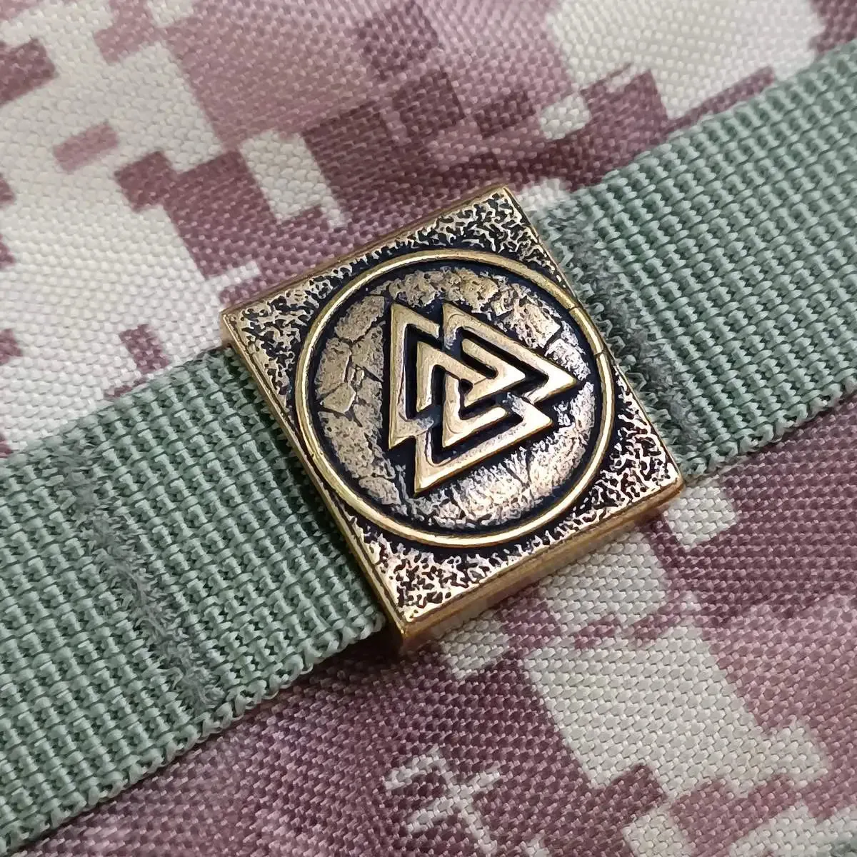 Valknut bronze Molle clip