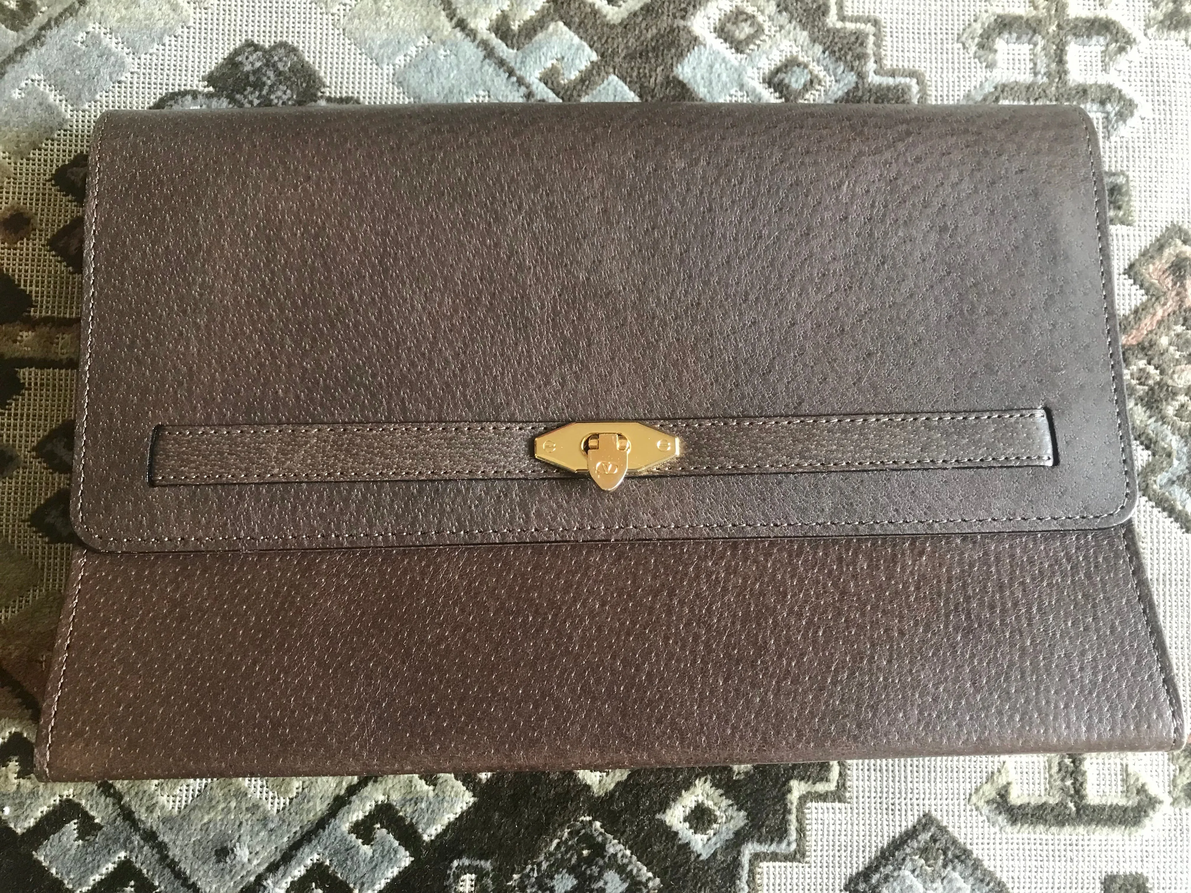 Vintage Valentino Garavani kelly bag style pigskin leather brown clutch purse, document bag. Classic vintage piece for unisex use.