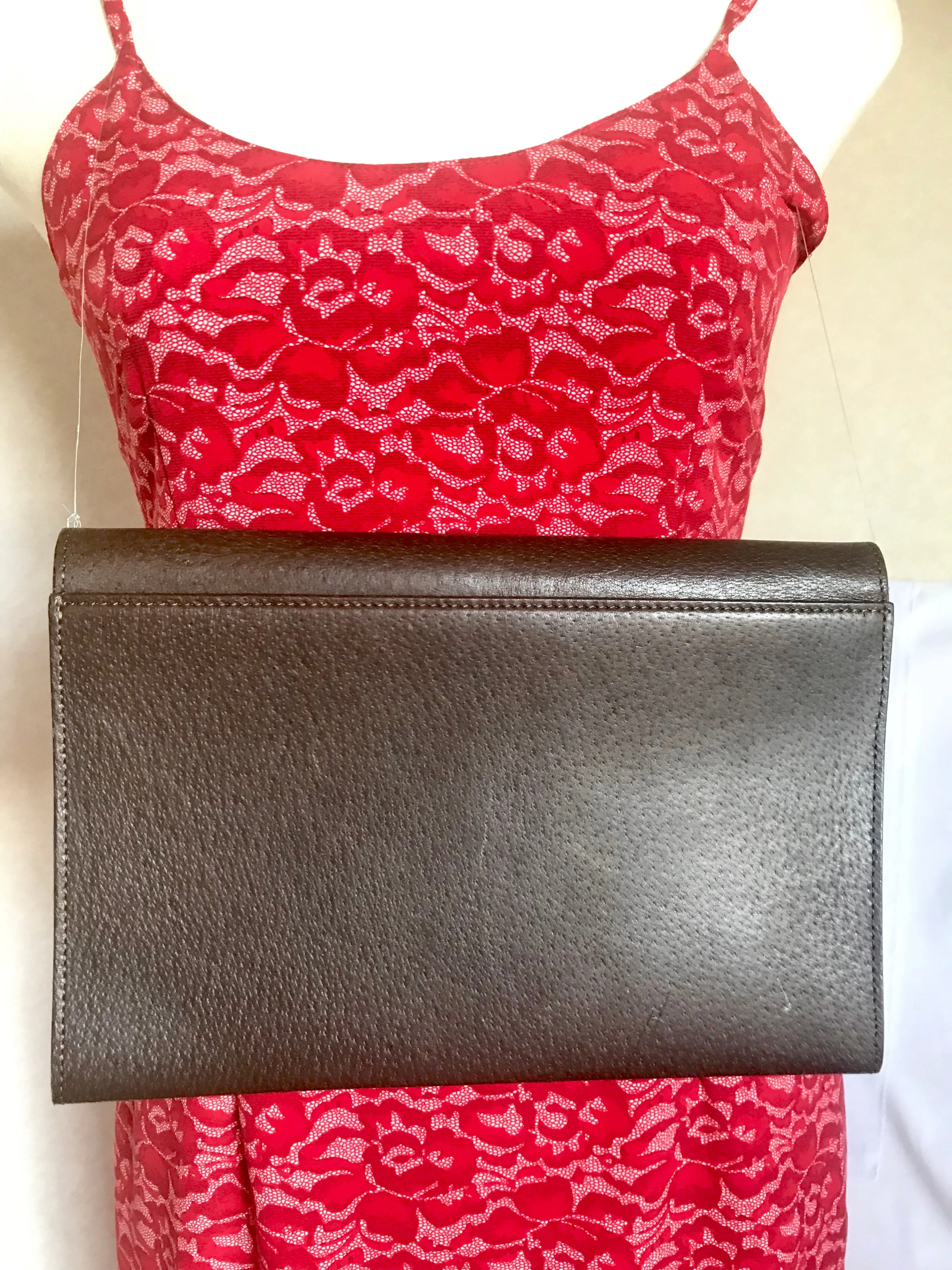 Vintage Valentino Garavani kelly bag style pigskin leather brown clutch purse, document bag. Classic vintage piece for unisex use.