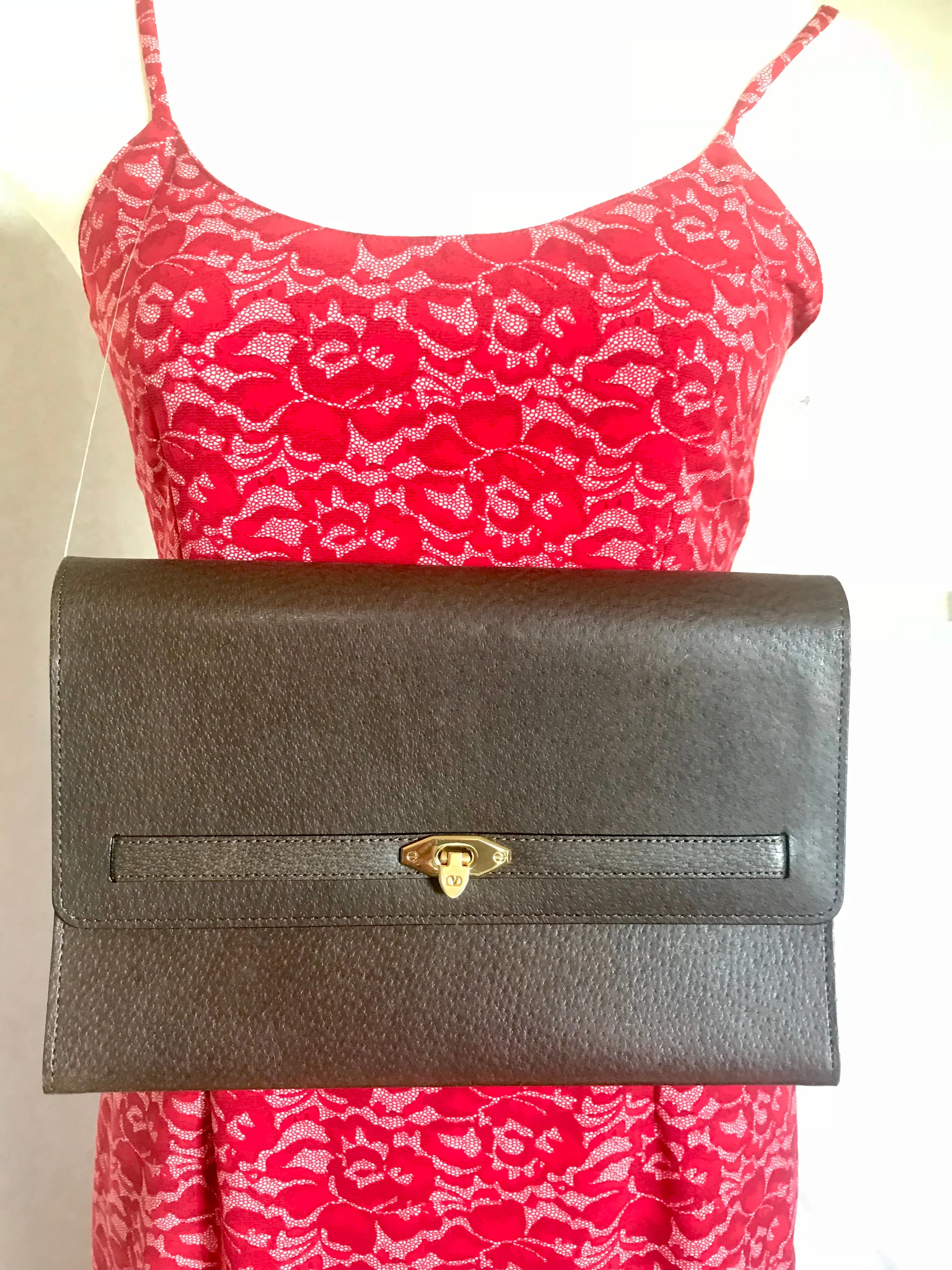 Vintage Valentino Garavani kelly bag style pigskin leather brown clutch purse, document bag. Classic vintage piece for unisex use.