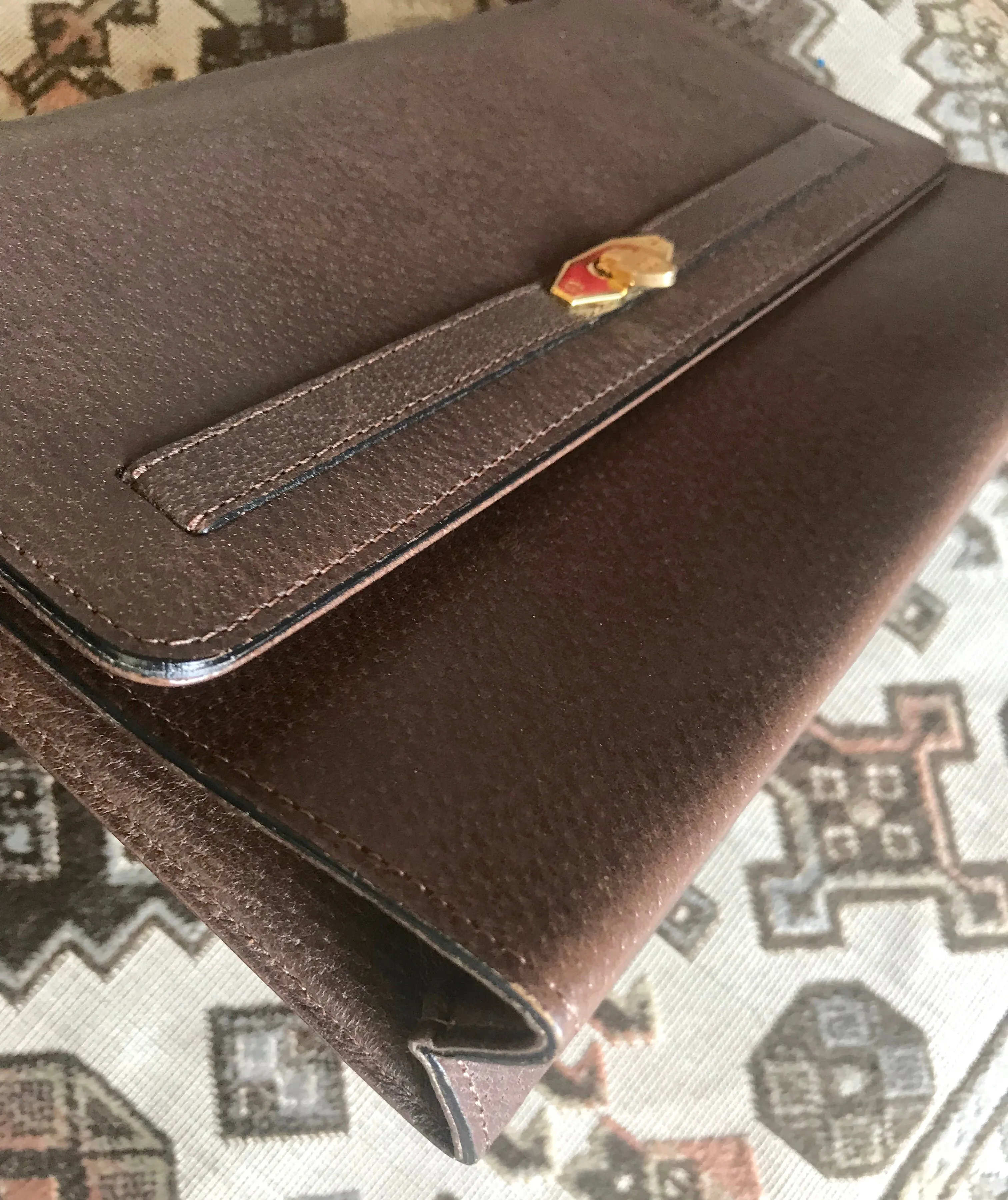 Vintage Valentino Garavani kelly bag style pigskin leather brown clutch purse, document bag. Classic vintage piece for unisex use.