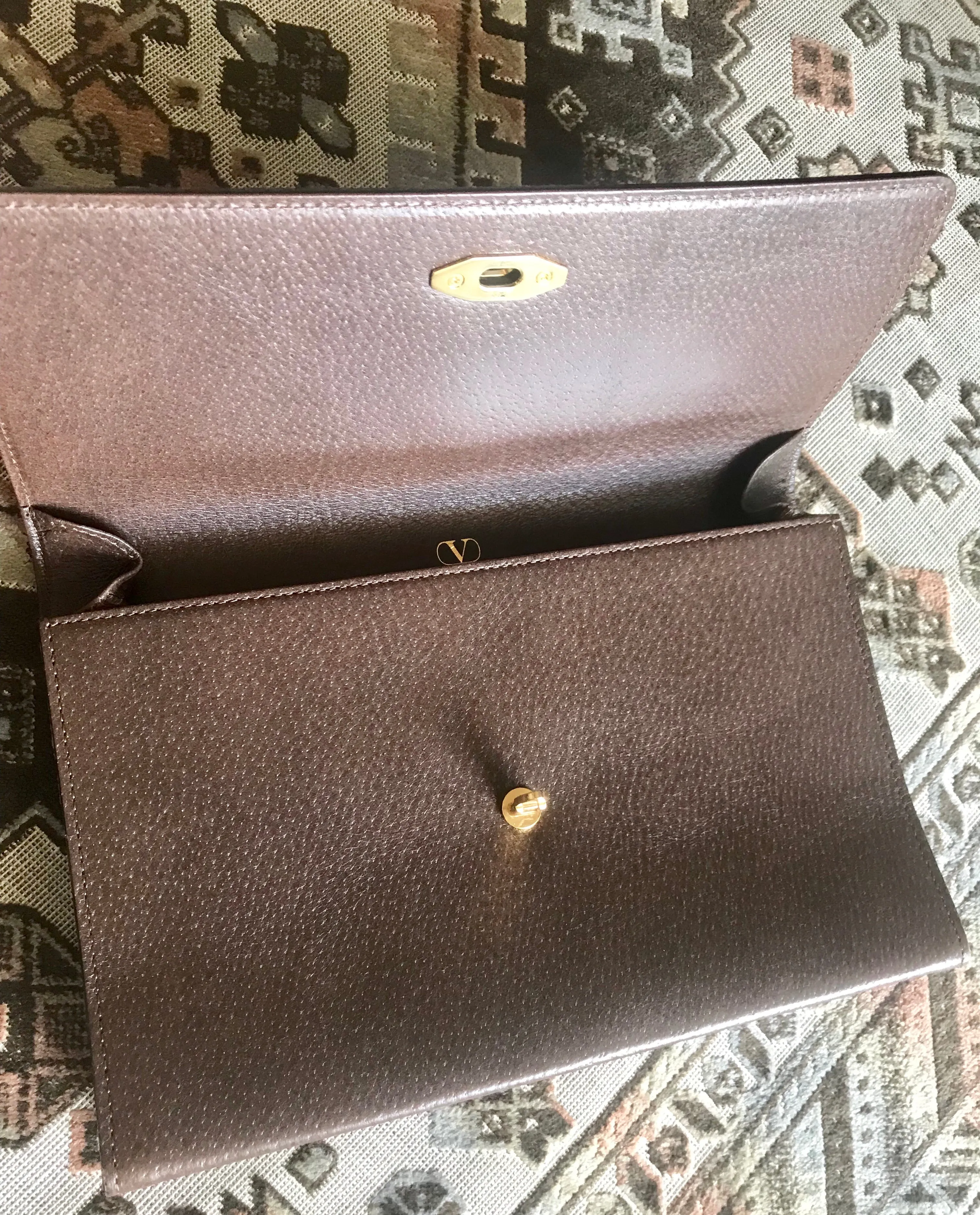 Vintage Valentino Garavani kelly bag style pigskin leather brown clutch purse, document bag. Classic vintage piece for unisex use.