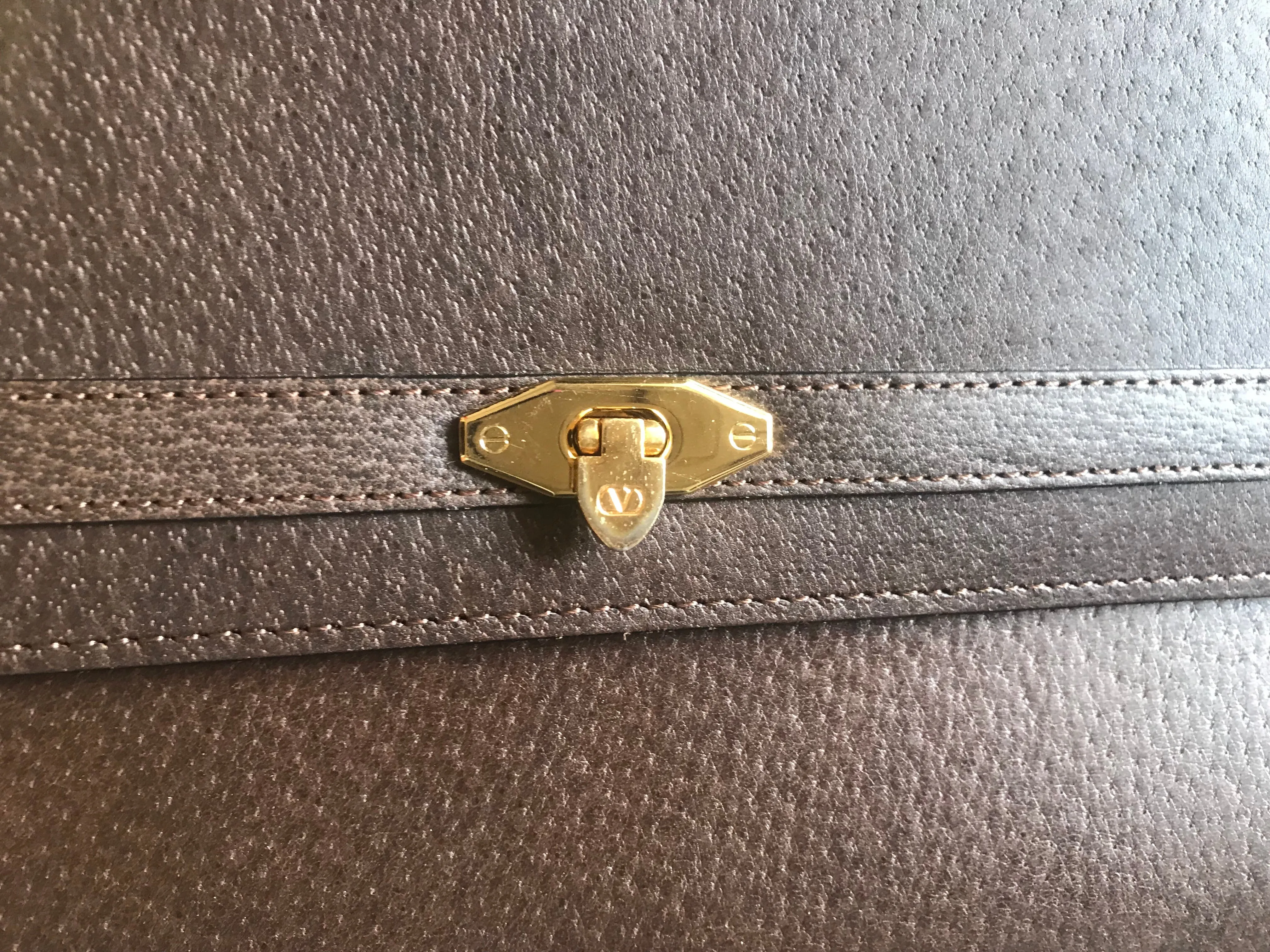 Vintage Valentino Garavani kelly bag style pigskin leather brown clutch purse, document bag. Classic vintage piece for unisex use.